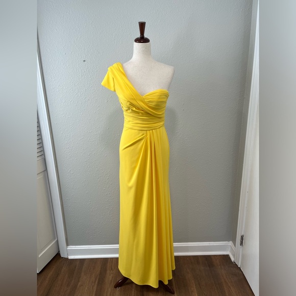 Betsy & Adam Yellow One Shoulder Ruched Gown Size 4